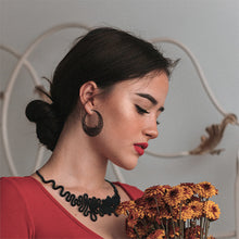 Load image into Gallery viewer, Squiggle Necklace