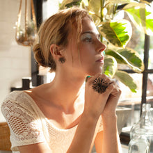 Load image into Gallery viewer, Flower Earring